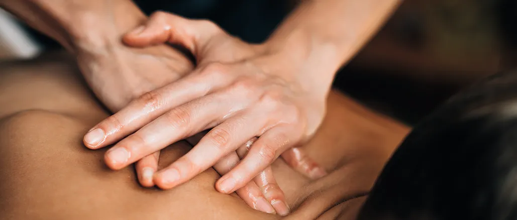 does a massage help a pulled muscle