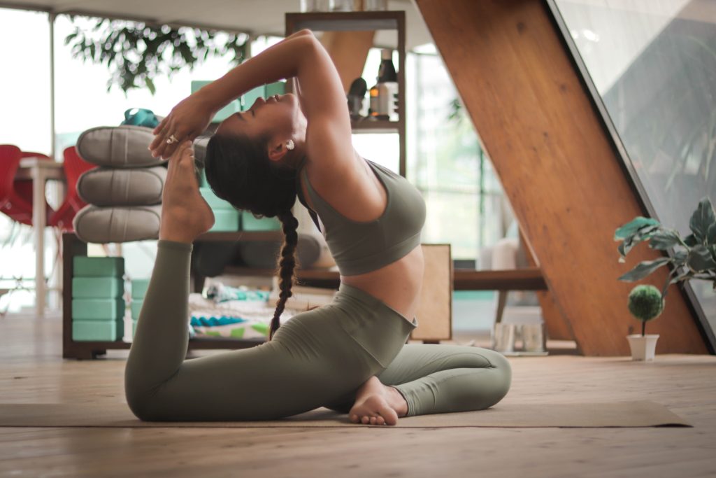 how long to hold a yoga pose