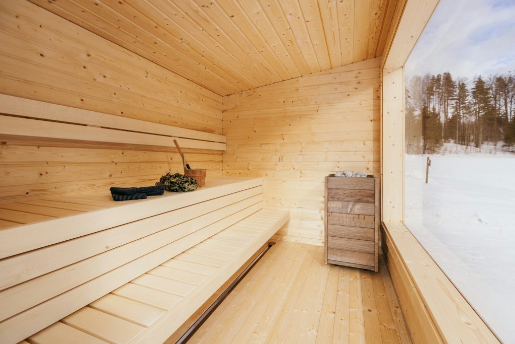 how long should you stay in a sauna