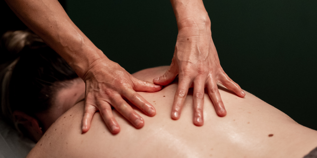 does a massage help a pulled muscle