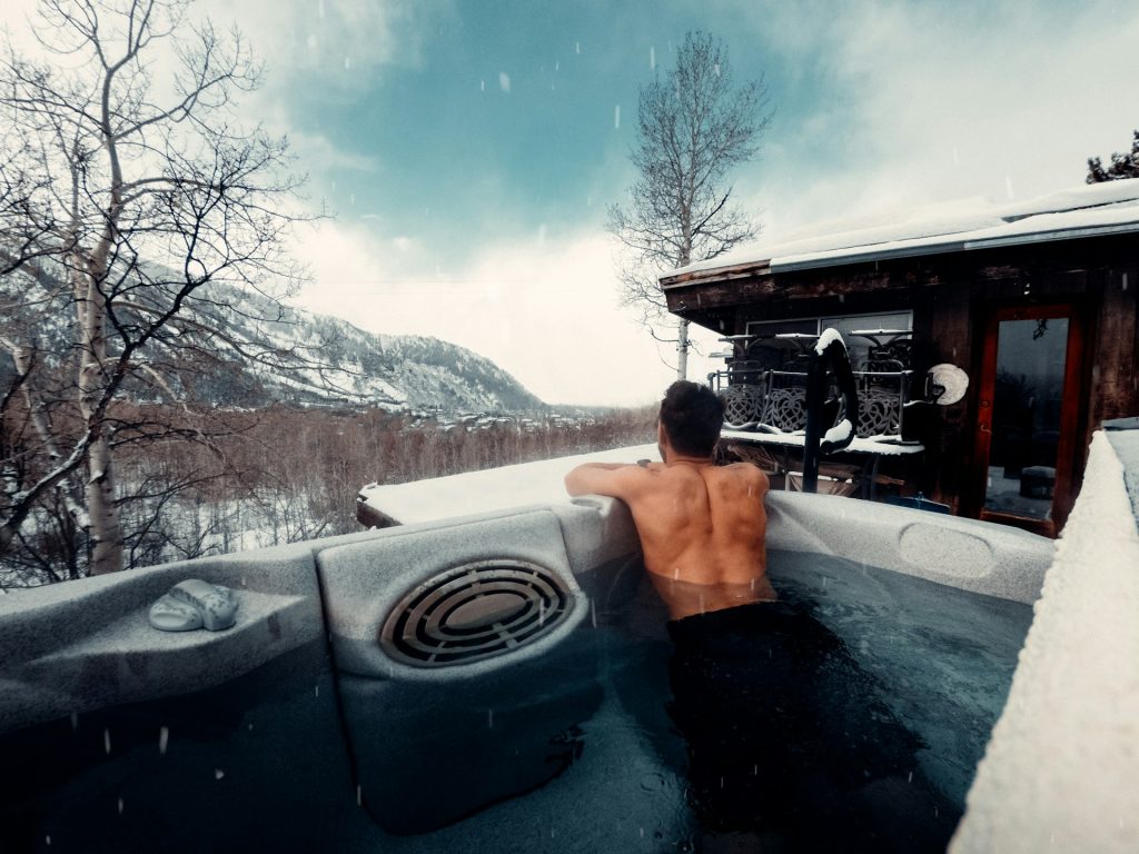 sauna vs hot tub