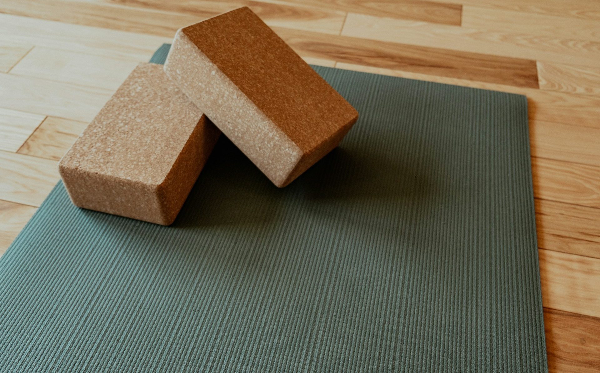 how to use yoga blocks