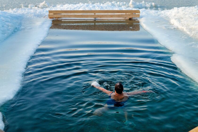 how cold should an ice bath be